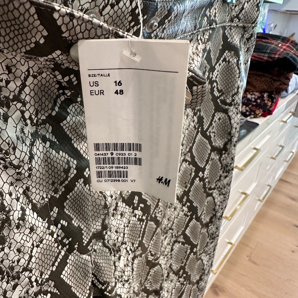 H&M Gray Python Print Pants - Picture 4 of 5
